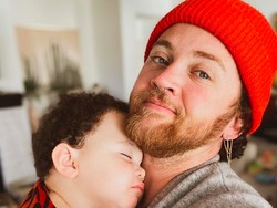 Kisah Transgender Pria Melahirkan Anak, Tersinggung Dipanggil Ibu