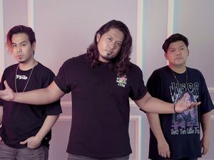 Di Tangan Bless The Knights, All I Want for Christmas Is You Jadi Metal