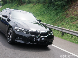 Tes BMW 320i Dynamic: Sedan BMW Paling Terjangkau, tapi Tetap Memukau
