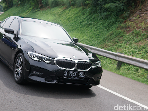 Tes BMW 320i Dynamic: Sedan BMW Paling Terjangkau, tapi Tetap Memukau Tes BMW 320i Dynamic: Sedan BMW Paling Terjangkau, tapi Tetap Memukau