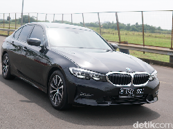BMW 320i Dynamic: Mesinnya Mantap, tapi Absennya Hal Ini Bikin Kurang Sedap