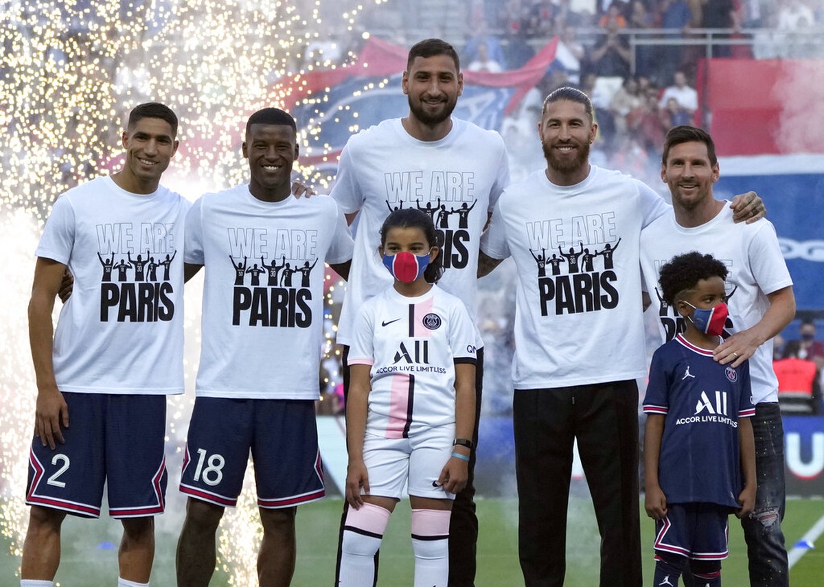 Sindiran Telak buat PSG: Cuma Menangi Bursa Transfer (AP)