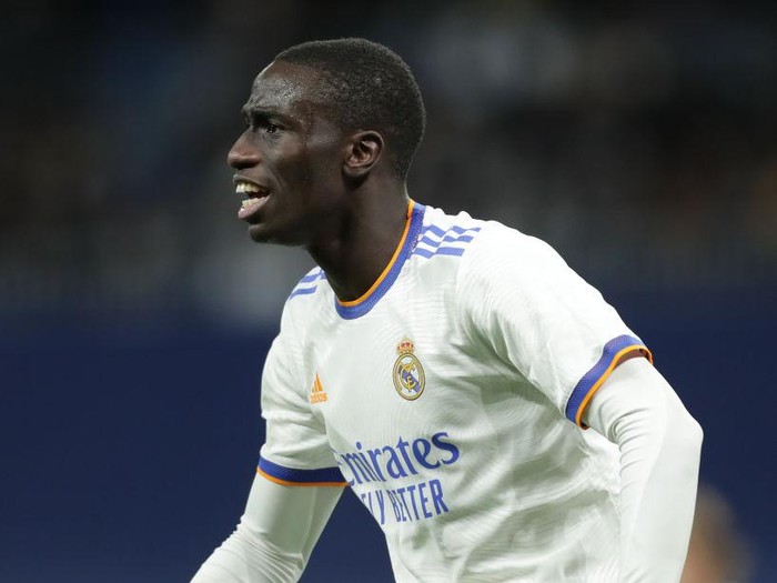 MADRID, SPAIN - NOVEMBER 03: Ferland Mendy of Real Madrid CF in action during the UEFA Champions League group D match between Real Madrid and Shakhtar Donetsk at Estadio Santiago Bernabeu on November 03, 2021 in Madrid, Spain. (Photo by Gonzalo Arroyo Moreno/Getty Images)