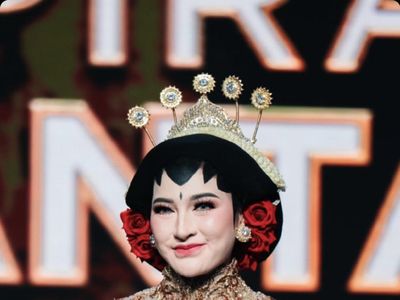 Gaya Unik Bos MS Glow Shandy Purnamasari, Berhijab Tapi Pakai Sanggul & Paes