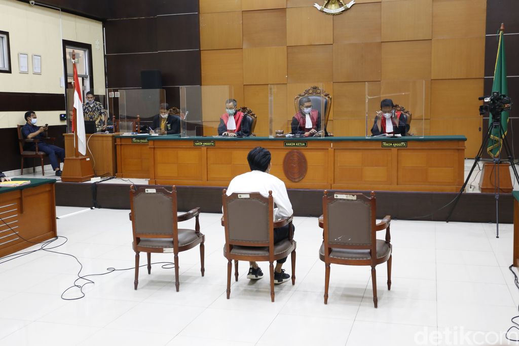 Selebgram Gaga Muhammad tampak hadir secara langsung dalam sidang lanjutannya sebagai terdakwa di Pengadilan Negeri (PN) Jakarta Timur, Kamis (23/12/2021).