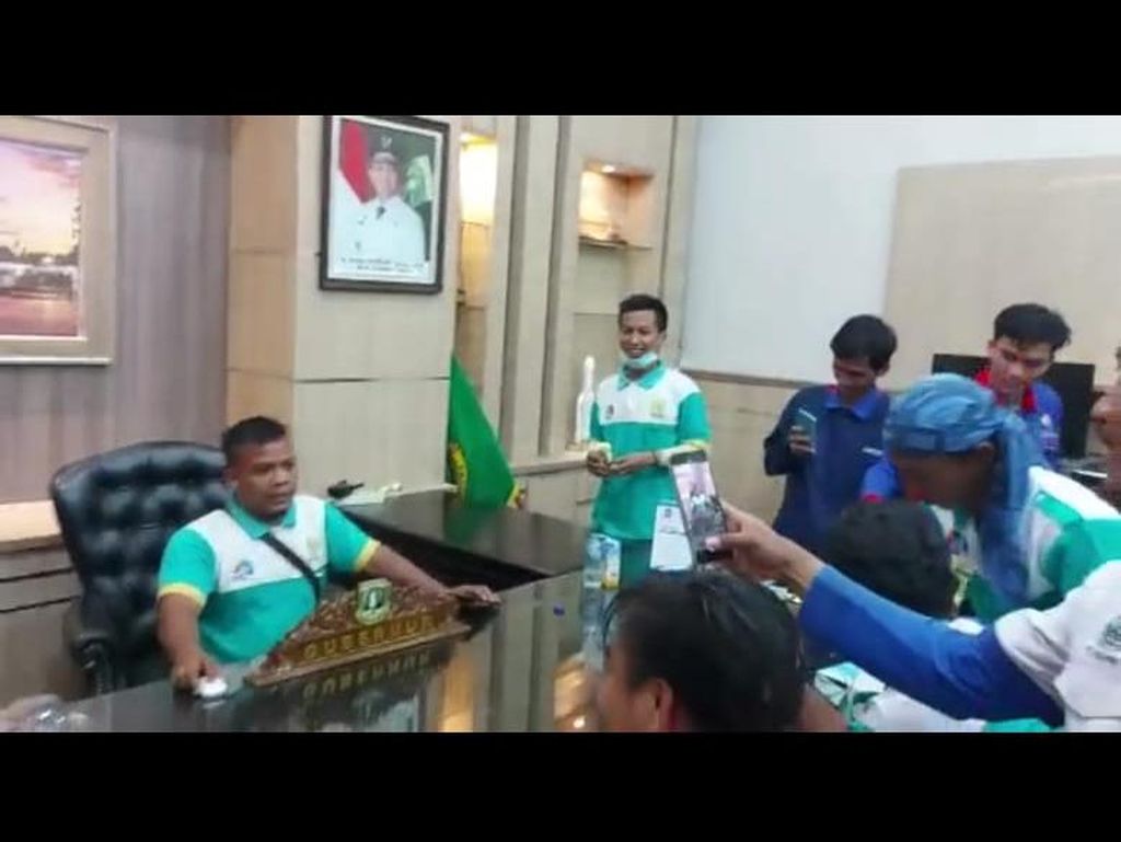 Buruh Duduki Ruang Gubernur Banten, Said Iqbal: Bukan Kesalahan Berat Buruh Duduki Ruang Gubernur Banten, Said Iqbal: Bukan Kesalahan Berat