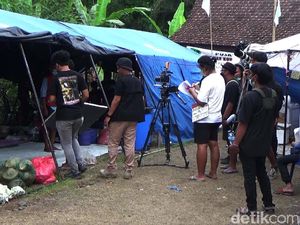 Nestapa Korban Semeru: Barang Dijarah Hingga Jadi Lokasi Syuting Sinetron Nestapa Korban Semeru: Barang Dijarah Hingga Jadi Lokasi Syuting Sinetron
