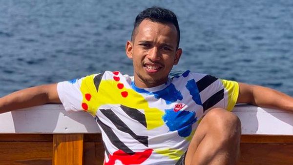 10 Gaya Pemain Timnas Irfan Jaya Pakai Sneakers Kekinian, Ala Anak Hypebeast