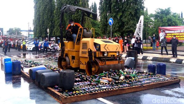 Jelang Nataru, Ribuan Miras-Petasan Dimusnahkan di Purbalingga