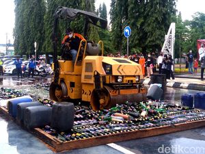 Jelang Nataru, Ribuan Miras-Petasan Dimusnahkan di Purbalingga Jelang Nataru, Ribuan Miras-Petasan Dimusnahkan di Purbalingga