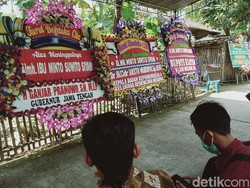 Rumah Duka Mbah Minto Klaten Dipenuhi Karangan Bunga dari Pejabat