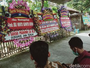 Rumah Duka Mbah Minto Klaten Dipenuhi Karangan Bunga dari Pejabat Rumah Duka Mbah Minto Klaten Dipenuhi Karangan Bunga dari Pejabat