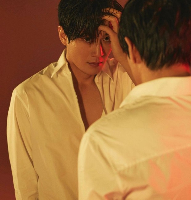 Beradu peran dengan aktris cantik Park Shin Hye, dalam drama Doctors yang tayang 2016 silam sukses menarik perhatian para pencinta drakor.