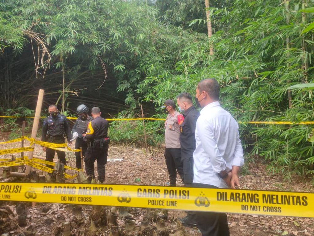 Niat Gali Lubang Buat Tanam Pisang, Warga Purbalingga Temukan Granat Niat Gali Lubang Buat Tanam Pisang, Warga Purbalingga Temukan Granat