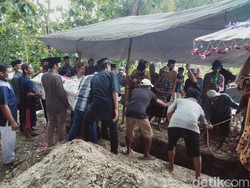 Mbah Minto Klaten Dimakamkan Satu Kompleks dengan Mendiang Suaminya
