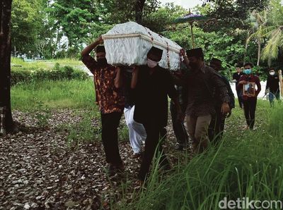 Mbah Minto Dimakamkan di Pemakaman Argoloyo