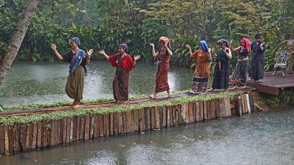 Memperingati Hari Ibu Lewat Sapawastra