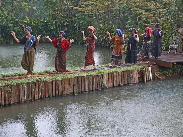 Memperingati Hari Ibu Lewat Sapawastra