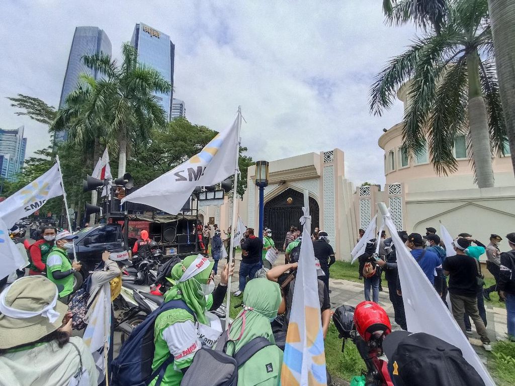 Minta Qatar Intervensi Indosat, Serikat Pekerja IM2 Demo di Kedubes Minta Qatar Intervensi Indosat, Serikat Pekerja IM2 Demo di Kedubes