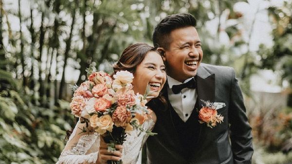 8 Momen Pernikahan Joshua Suherman & Clairine Clay, Mempelai Tampil Elegan