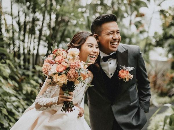 8 Momen Pernikahan Joshua Suherman & Clairine Clay, Mempelai Tampil Elegan
