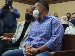 Jelang Sidang Tuntutan, Nia Ramadhani-Ardi Bakrie Mohon Doa