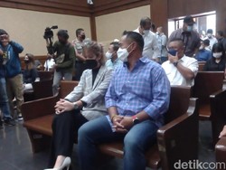 Dituntut 12 Bulan Rehabilitasi, Nia Ramadhani dan Ardi Bakrie Tampil Modis