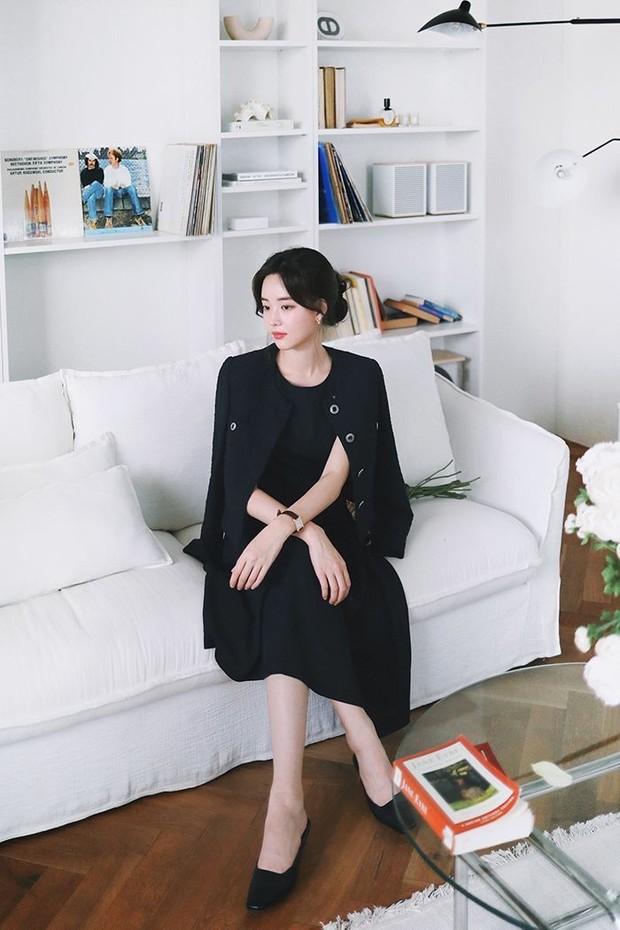 Outer hitam untuk tampil berkelas/Foto: Instagram.com/Milkcocoa Outer hitam untuk tampil berkelas