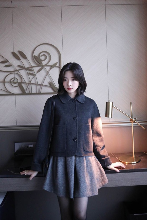 Outer hitam untuk tampil berkelas/Foto: Instagram.com/Milkcocoa Outer hitam untuk tampil berkelas