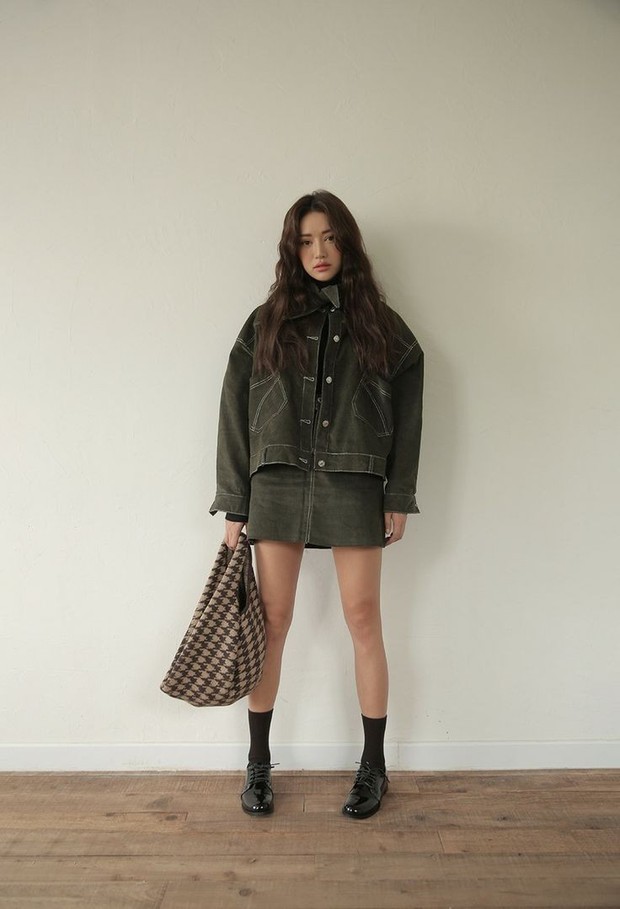 Outer hitam untuk tampil berkelas/Foto: Instagram.com/Milkcocoa Outer hitam untuk tampil berkelas