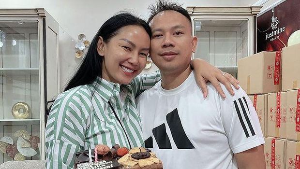 Pernikahan Vicky Prasetyo dan Kalina Oktarani sedang diterpa isu miring dan jadi sorotan. Yuk intip kemesraan mereka!