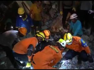 Dua Pekerja di Mamuju Tertimpa Runtuhan Bangunan Masjid Ditemukan Tewas
