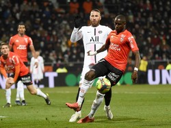 Lorient Vs PSG jadi momen Ramos memainkan laga keduanya buat klub Prancis itu. (Foto: AFP/JEAN-FRANCOIS MONIER)