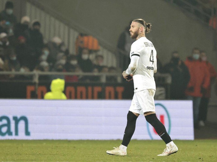 PSG's Sergio Ramos walk off the pitch after he received red card during the French League One soccer match between FC Lorient and Paris Saint-Germain at the Moustoir stadium in Lorient, western France, Wednesday, Dec. 22, 2021. (AP Photo/Jeremias Gonzalez)