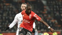 Sebelum lawan Lorient ini, dengan masuk sebagai pemain pengganti di babak kedua, Ramos baru bisa debut buat PSG pada akhir November ketika melawan Saint-Etienne. (Foto: AP/Jeremias Gonzalez)