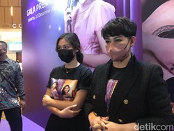 Sissy Priscillia Nangis di Gala Premiere Backstage, Ingat Almarhum Ayah