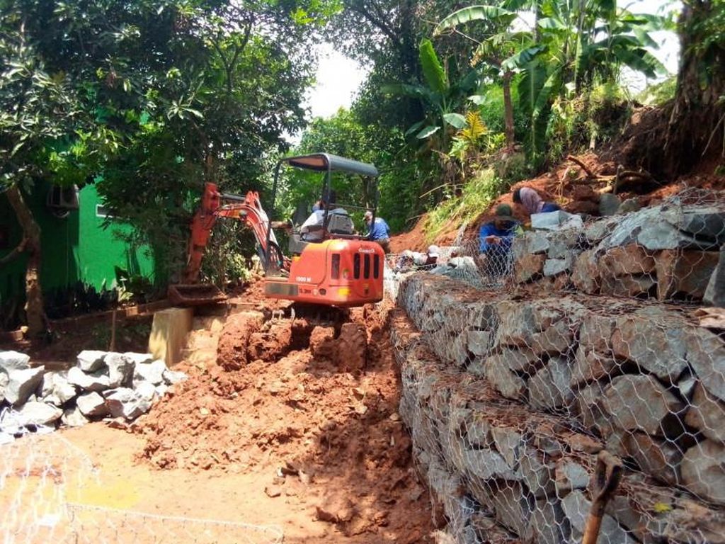 Tanggul Jebol di Pondok Petir Depok Bikin Puluhan Rumah Kebanjiran Diperbaiki