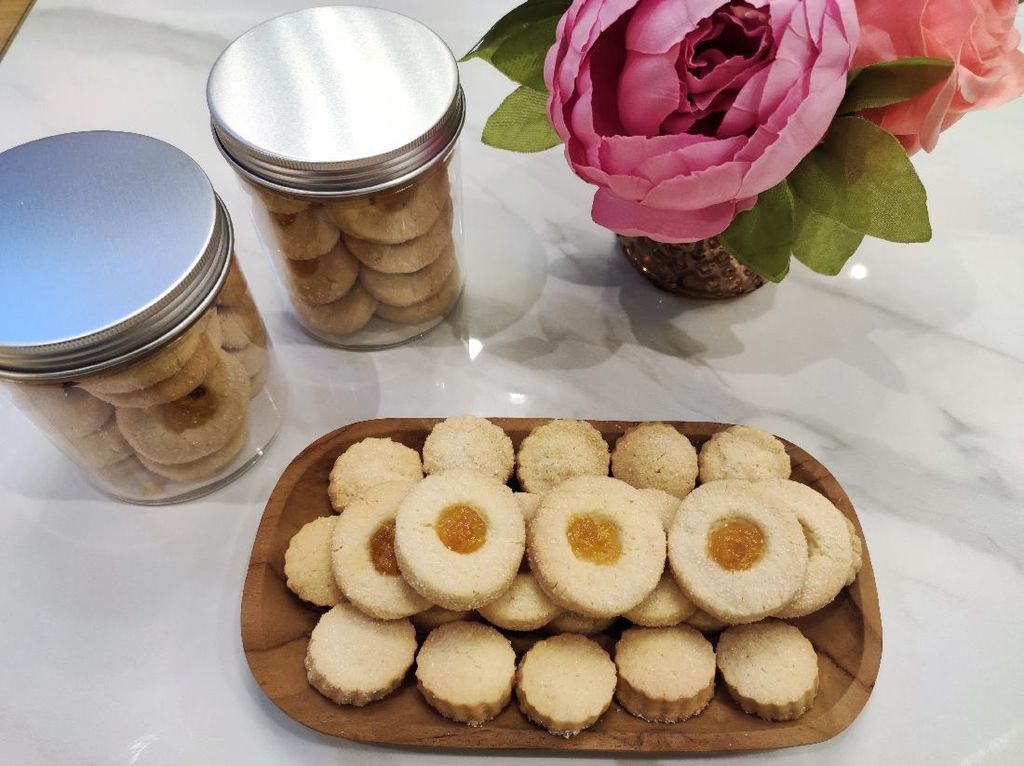 Thumbprint Cookies, Suguhan Natal Klasik yang Mungil dan Manis Thumbprint Cookies, Suguhan Natal Klasik yang Mungil dan Manis