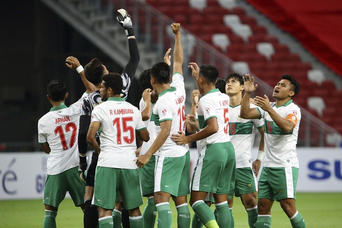 Indonesia players huddle at the start of the AFF Suzuki Cup 2020 semi-final first leg soccer match between Singapore and Indonesia in Singapore, Wednesday, Dec. 22, 2021. (AP Photo/Suhaimi Abdullah)