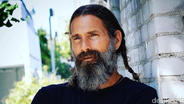 Foto: Penampakan Mantan Model yang Mengaku Awet Muda karena Minum Urine