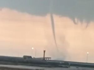 Penampakan Waterspout Menari di Pantai Probolinggo