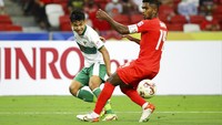 PR ketiga adalah kurang tajam di depan gawang lawan. Witan Sulaeman punya peluang emas kala berhadapan dengan kiper Hassan Sunny namun sepakannya kurang maksimal (AP/Suhaimi Abdullah)