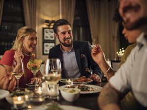 10 Hal Ini Haram Dilakukan Saat Santap di Restoran Mewah 10 Hal Ini Haram Dilakukan Saat Santap di Restoran Mewah