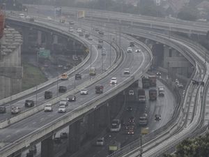 Ada Demo Buruh, Polisi Imbau Pengendara Lewat Tol Layang MBZ Ada Demo Buruh, Polisi Imbau Pengendara Lewat Tol Layang MBZ