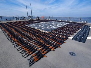 Pria di Manokwari Diamankan gegara Beri Mas Kawin Anak AK-47 hingga M-16 Pria di Manokwari Diamankan gegara Beri Mas Kawin Anak AK-47 hingga M-16