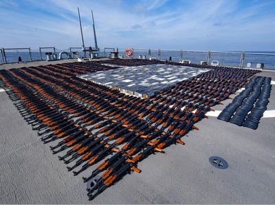 AS Sita 1.400 Senapan AK-47 Selundupan di Laut Arab