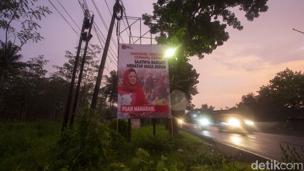 Baliho Puan Maharani Masih Mejeng di Lumajang