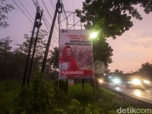 Baliho Puan Maharani Masih Mejeng di Lumajang Baliho Puan Maharani Masih Mejeng di Lumajang