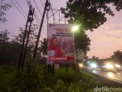 Baliho Puan Maharani Masih Mejeng di Lumajang