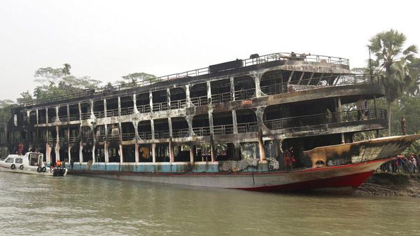 Kebakaran Kapal Feri di Bangladesh Tewaskan 39 Orang